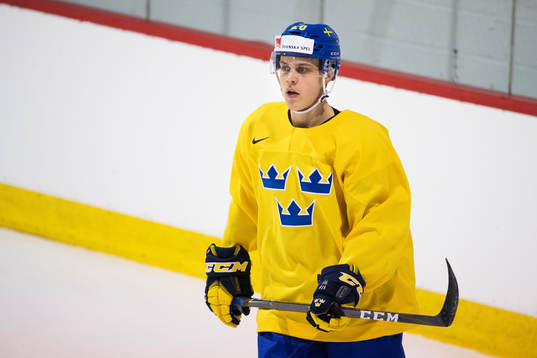 Joel Eriksson Ek på Sveriges ishockeylandslags träning