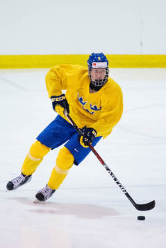 Rasmus Dahlin på Sveriges ishockeylandslags träning