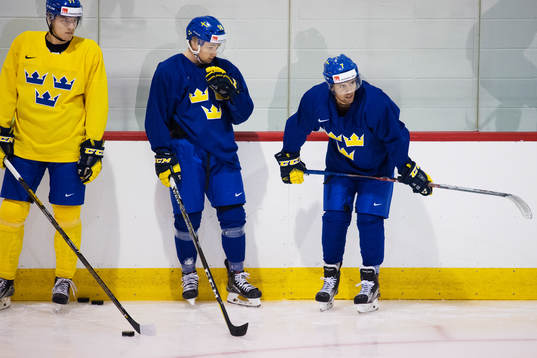 Filip Ahl, Rasmus Asplund och Oliver Kylington på Sveriges
