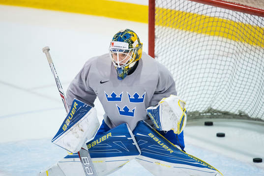 Målvakten Felix Sandström på Sveriges ishockeylandslags