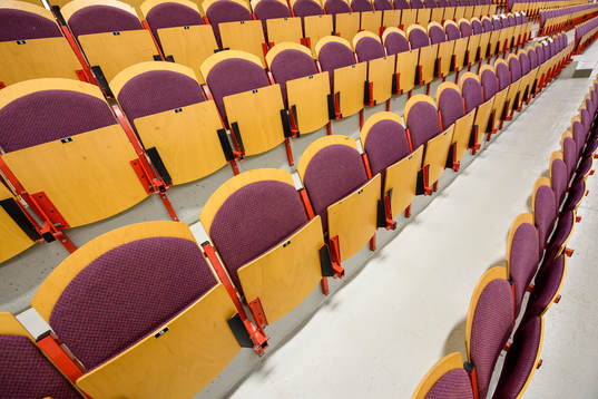 Tomma stolar i LF Arena