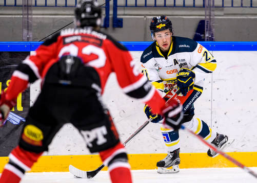 Sundsvalls Mathias Franzén med pucken