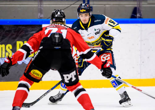 Sundsvalls Robert Lantosi med pucken