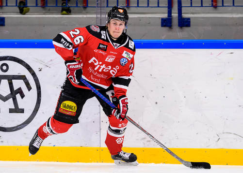 Piteås Emil Wrenman med pucken