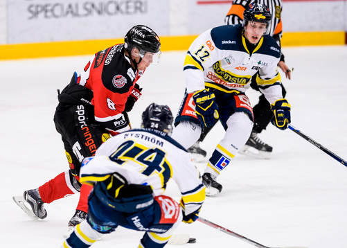 Piteås Marcus Collin med pucken