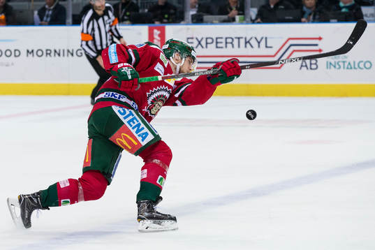 Frölundas Henrik Tömmernes missar ett skott