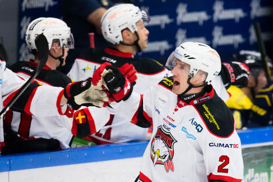 Malmö Redhawks Erik Andersson jublar
