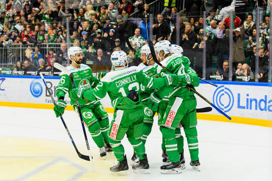 Rögles spelare jublar