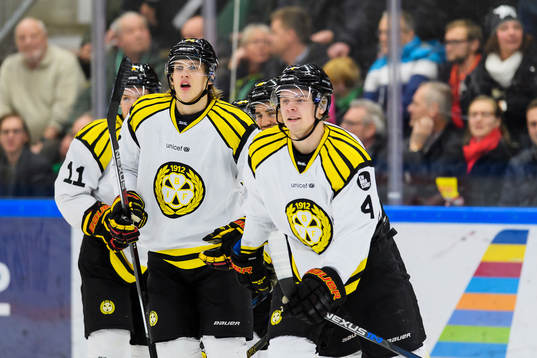 Brynäs spelare jublar