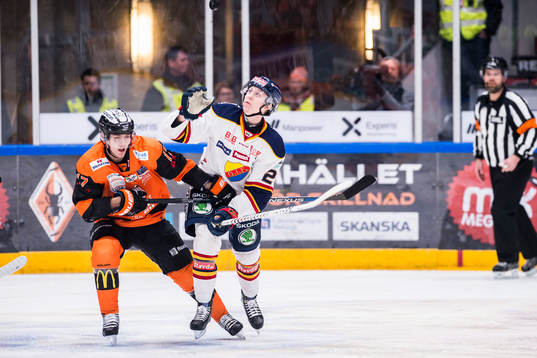 Karlskronas Joel Kellman och Djurgårdens Jonathan Davidsson