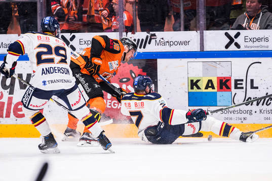 Djurgårdens Matt Anderson, Karlskronas Emil Larsson   och