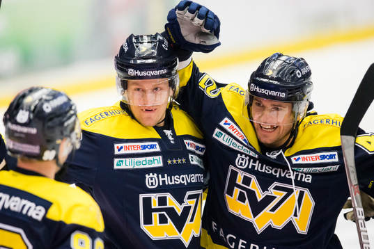 s Ted Brithén, Oscar Sundh och Dylan Reese jublar