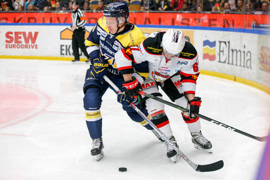 s Anton Bengtsson och Malmö Redhawks Konstantin Komarek