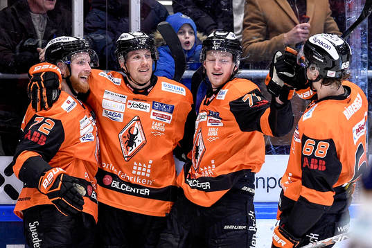 Karlskronas Emil Larsson jublar