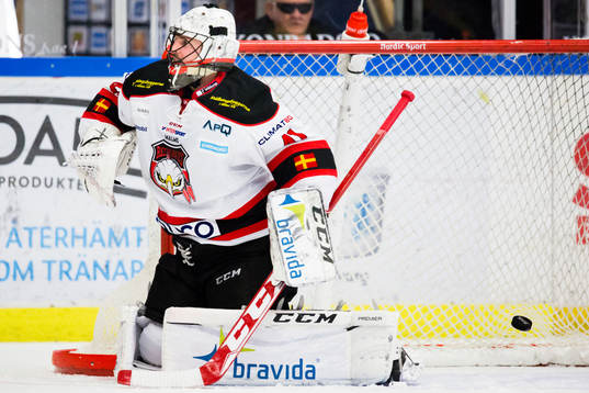 Malmö Redhawks målvakt Cristopher Nihlstorp släpper in