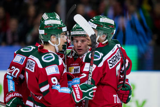 Frölundas Victor Olofsson jublar och omfamnas