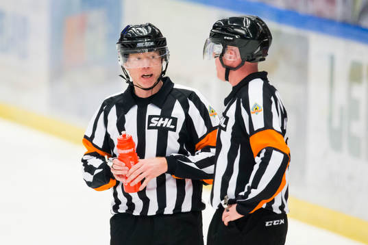 Domarna Pehr Claesson och Mikael Holm