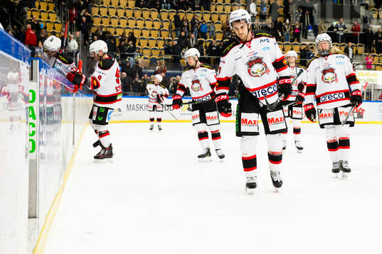 Malmö Redhawks spelare med Nils Andersson längst fram