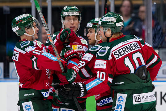Frölundas Mattias Nörstebö jublar och omfamnas