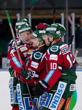 Frölundas Mattias Nörstebö jublar och omfamnas