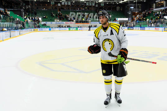 Brynäs Ryan Gunderson lämnar isen