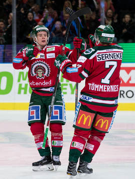 Frölundas Victor Olofsson jublar ihop med Henrik Tömmernes