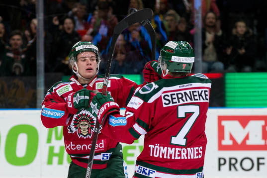 Frölundas Victor Olofsson jublar ihop med Henrik Tömmernes