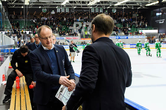 Rögles tränare Anders Eldebrink lämnar båset