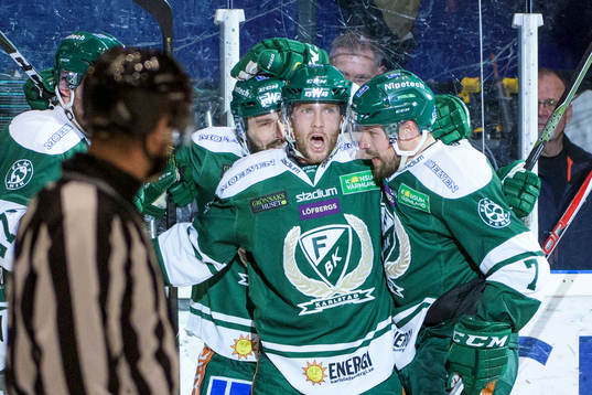 Färjestads Linus Persson jublar