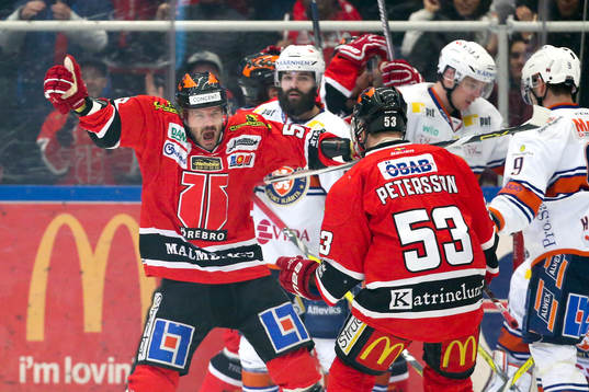 Örebros Johan Wiklander jublar