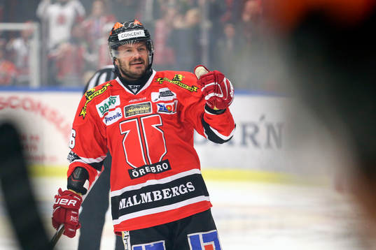 Örebros Johan Wiklander jublar