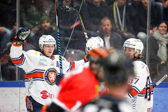 Växjös Tuomas Kiiskinen jublar