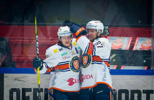 Växjös Tuomas Kiiskinen jublar