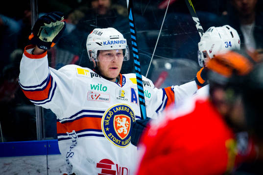 Växjös Tuomas Kiiskinen jublar