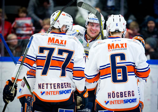 Växjös Liam Reddox gör 2-3 och jublar med Pontus