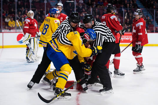 Sveriges Kristoffer Gunnarsson i bråk med Schweiz Damien