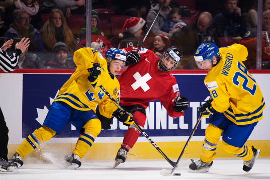 Sveriges Tim Söderlund och Andreas Wingerli utmanas av