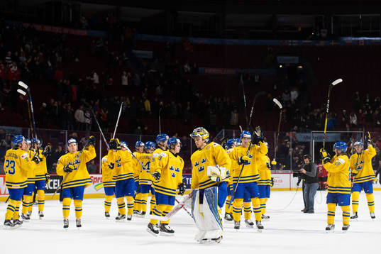 Sveriges spelare tackar publiken