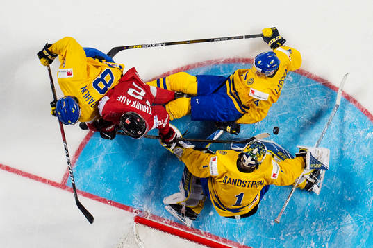 Sveriges Rasmus Dahlin, Jacob Larsson och målvakt Felix