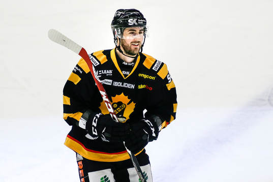 Skellefteås Bud Holloway jublar