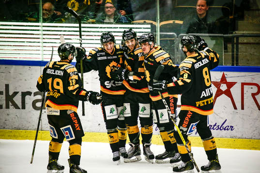 Skellefteås Bud Holloway jublar