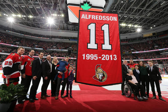 Daniel Alfredsson has his jersey with his number 11 retired