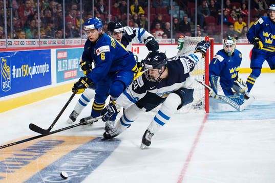 Sveriges Kristoffer Gunnarsson utmanas av Finlands Urho