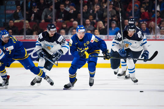 Sveriges Oliver Kylington och Joel Eriksson Ek