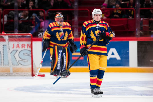 Djurgårdens Alexander Falk ser deppig ut