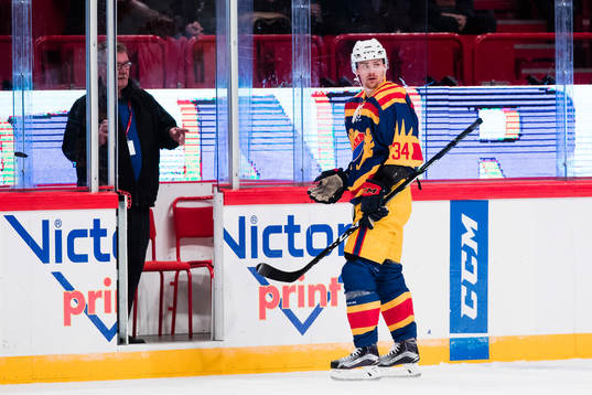 Djurgårdens Daniel Brodin på väg till utvisningsbåset