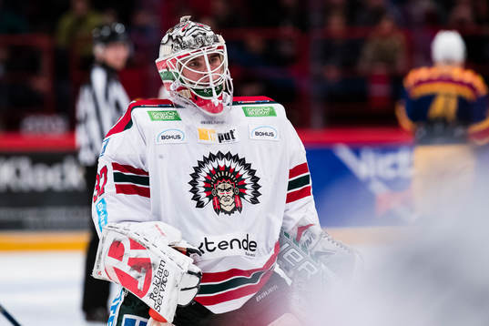 Frölundas målvakt Johan Gustafsson ser deppig ut