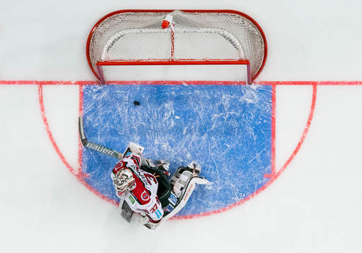 Frölundas målvakt Johan Gustafsson deppar