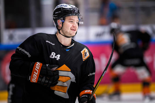 Karlskronas Jimmy Andersson har rakat av sitt buskiga