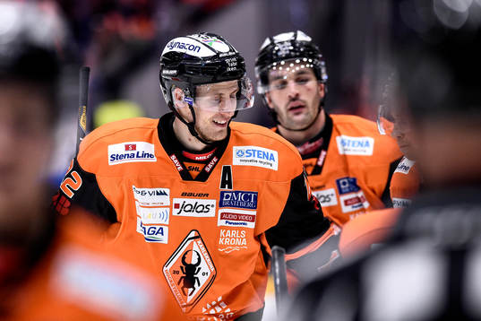 Karlskronas Alexander Bergström jublar